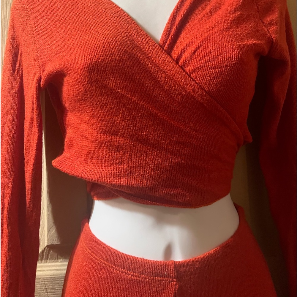 Two piece bell sleeve wrap top                    bell bottom low rise pant (M)